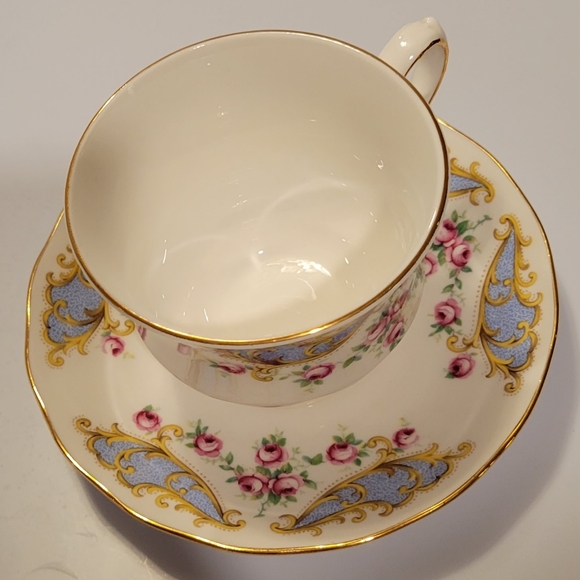 Queen Anne Bone China Tea Cup and Saucer Pattern 8532 - Picture 3 of 7